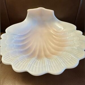 VTG Cambridge glass crown Tuscan, three footed seashell bowl in cameo pink